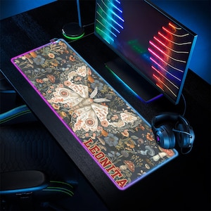 Personalisierte Dark Witchy Cottagecore LED Gaming Mauspad Schreibtischmatte, Motte Witchy Schreibtisch Dekor Großes Mauspad Schreibtisch Whimsigoth Decor