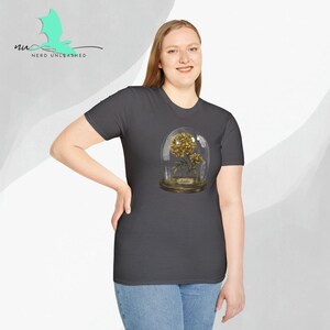 Oktober geboortemaand bloemengrafiek mystieke gotische roos stilleven unisex softstyle T-shirt