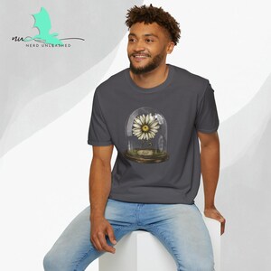 April geboortemaand bloemengrafiek mystiek gotisch stilleven unisex softstyle T-shirt