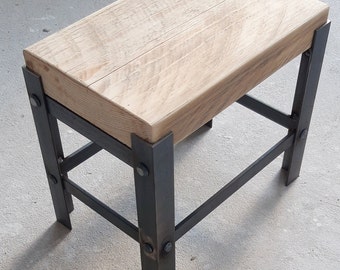 Small Bench Metal and Wood, Kleiner Stuhl, Kleine Bank Metall, Kleine Bank, Metallhocker, Ein kleiner Tisch, Stuhl zum Sitzen, Un petit banc