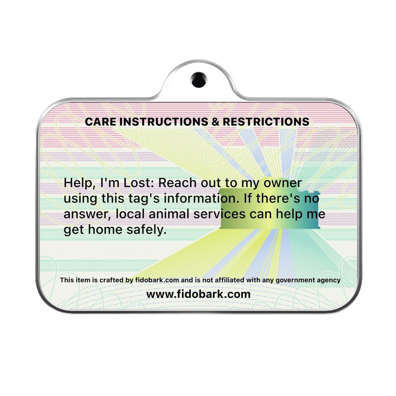 Pode incluir: Uma etiqueta de identifica&ccedil;&atilde;o para c&atilde;es de prata com um fundo colorido e o texto "CARE INSTRUCTIONS & RESTRICTIONS". A etiqueta tamb&eacute;m inclui o texto "Help, I'm Lost: Reach out to my owner using this tag's information. If there's no answer, local animal services can help me get home safely." e "This item is crafted by fidobark.com and is not affiliated with any government agency www.fidobark.com".