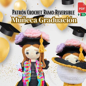 Puede incluir: Un patrón de crochet para una muñeca de graduación reversible. La muñeca lleva una túnica de graduación negra con una bufanda colorida y un gorro de graduación decorado con flores. El patrón está disponible en español e incluye instrucciones para hacer la muñeca y sus accesorios.