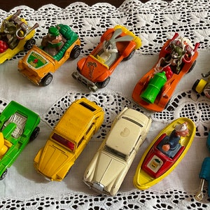 VINTAGE MIX Corgi Matchbox  Die Cast Bugs Bunny Popeye Olive Oil Superman Tom Jerry Snoopy Woodstock Yogi Bear Rolls Citroen Cars EASTER