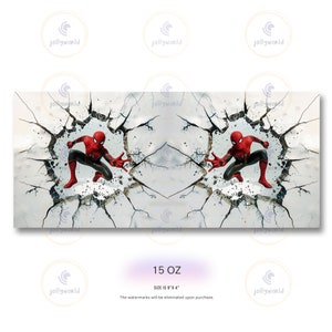 Puede incluir: Un personaje de superh&eacute;roe rojo y azul, Spider-Man, est&aacute; rompiendo un muro de concreto agrietado. La imagen est&aacute; reflejada, mostrando dos figuras de Spider-Man. El texto "15 OZ" y "SIZE IS 9" x 4" est&aacute; en la parte inferior de la imagen.