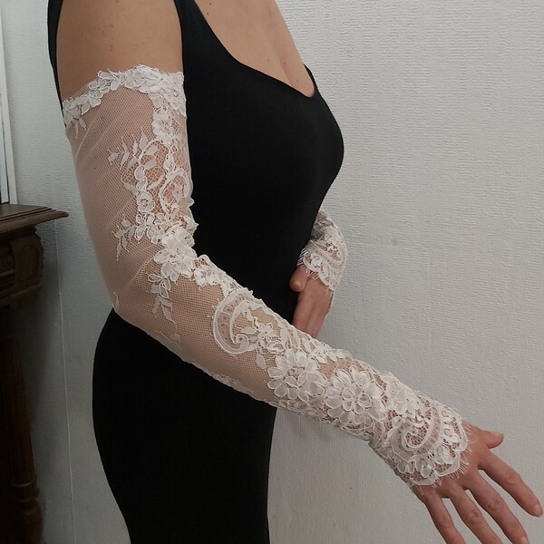 Wedding Lace Sleeves, Lace Ivory Fingerless Gloves, Lace Wedding Sleeves, Personalized Wedding Sleeves, Chantilly Lace Sleeves,Ivory sleeves