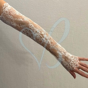 Delicate Chantilly Wedding Sleeves, Ivory Bridal Fingerless Gloves, Lace Arm Covers
