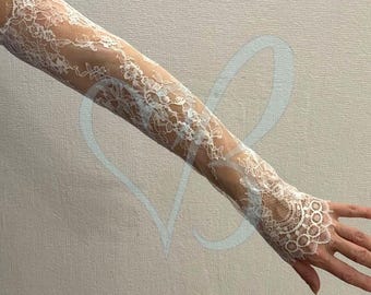 Delicate Chantilly Wedding Sleeves, Ivory Bridal Fingerless Gloves, Lace Arm Covers