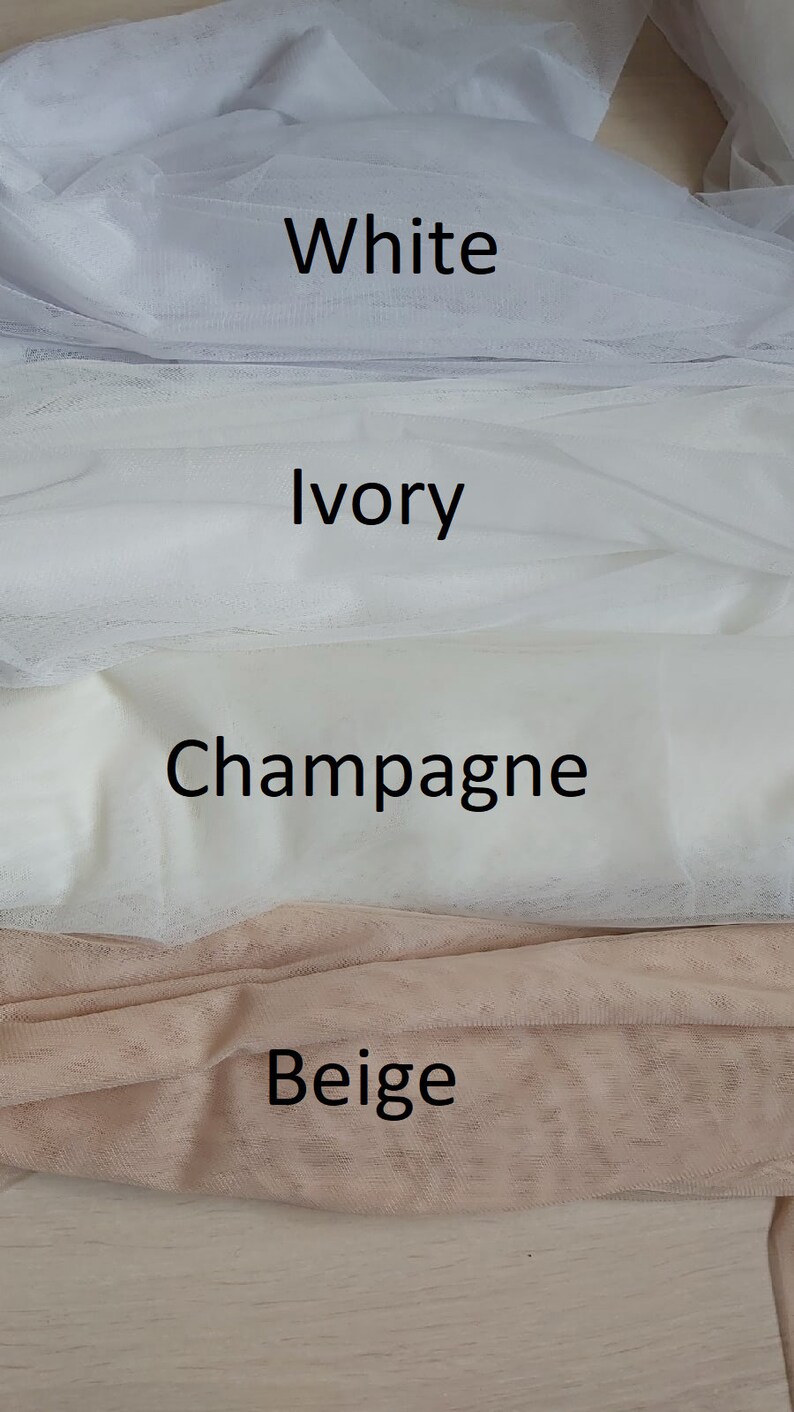 K&ouml;nnte beinhalten: Vier Stoffproben aus T&uuml;ll in verschiedenen Farben: Wei&szlig;, Elfenbein, Champagner und Beige.