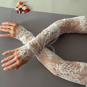 Ivory fingerless lace gloves, Long wedding sleeves, Detachable lace bridal sleeves, Custom made sleeves, Separate bridal fingerless gloves