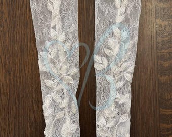 Embroidered wedding lace sleeves on a Chantilly base. Ivory Bridal fingerless gloves, Lace arm covers