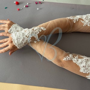 Lace wedding sleeves, Fingerless Lace bridal gloves, detachable lace bridal sleeves, custom sleeves , separate wedding sleeves, Lace gloves