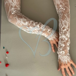 Wedding Lace Ivory Fingerless Gloves, Lace Wedding Sleeves, Personalized Wedding Sleeves, Lace Removable wedding sleeves, Bicep lace sleeves