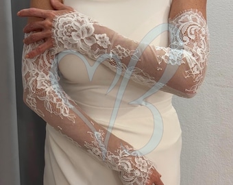 Chantilly Lace Wedding Sleeves: Off-White Fingerless Bridal Gloves, Detachable Sleeve for Bridal Dress