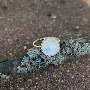 Anello con pietra di luna della principessa Tülay