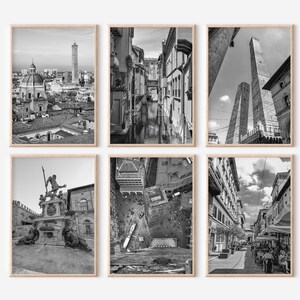 Può includere: Sei fotografie in bianco e nero incorniciate di paesaggi urbani italiani. Le immagini includono viste della città, canali e dettagli architettonici. Le fotografie sono presentate in una disposizione a griglia, ciascuna in una cornice di legno chiaro.