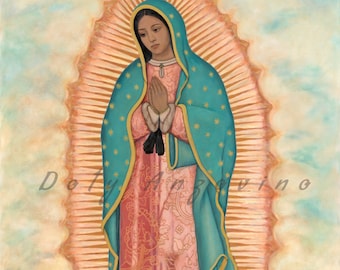 Op de afbeelding: Een schilderij van de Maagd Maria, ook bekend als Onze Lieve Vrouw van Guadalupe, afgebeeld in een blauwe en roze jurk met een gouden halo. Ze staat op een halve maan met een engel met vleugels onder haar.