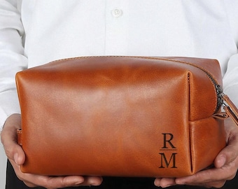 Personalized Groomsmen Gift Dopp Kit Bag Customized Leather Toiletry Bag Monogram Mens Toiletry Bag Leather Custom Gift for Guys Men Wedding