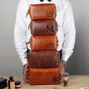 Personalized Groomsmen Gift Dopp Kit Bag Customized Leather Toiletry Bag Leather Custom Gift for Guys Men Wedding Monogram Mens Toiletry Bag