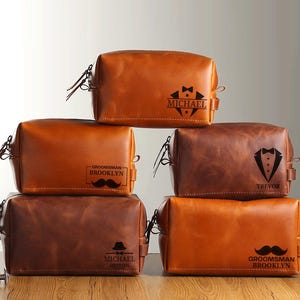 Personalized Groomsmen Leather Toiletry Bag,Men&#39;s Leather Toiletry Bag,Groomsmen Gifts,Engraved Leather Travel Kit,Graduation Gift for Him