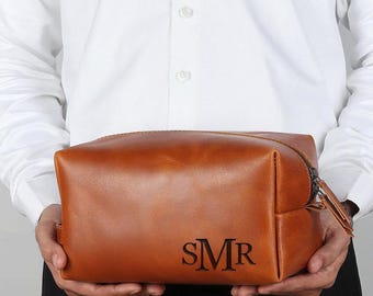 Personalized Groomsmen Leather Toiletry Bag,Men's Leather Toiletry Bag,Groomsmen Gifts,Engraved Leather Travel Kit,Graduation Gift for Him