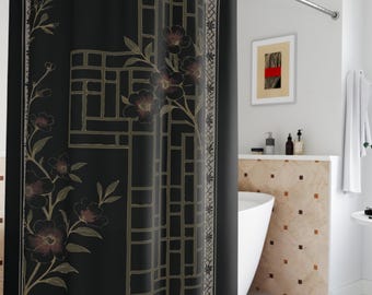 Puede incluir: Cortina de ducha negra con un patrón geométrico dorado y un diseño floral. El patrón presenta una gran forma de cruz con un motivo floral.
