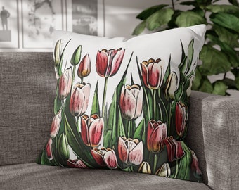 Funda de almohada Campo de Tulipanes. Un exuberante diseño de tulipanes en diferentes tonos de carmesí y rosa pálido con hojas verdes. Almohada no incluida. Varios tamaños.