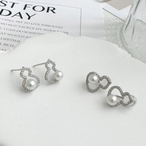 Small Gourd Freshwater Pearl Clip-on Earrings, Dainty Non-Pierced Jewelry, Elegant Gift for Her, Dainty Earrings, Gift for Graduation