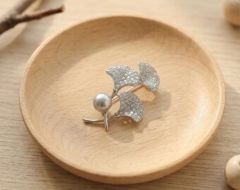 Broche de hoja de ginkgo de plata con perla Akoya azul plateada de agua de mar, broche de perla con pavé completo, elegante joya de lujo, regalo para ella, regalo de cumpleaños