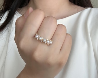 Anillo de perlas de agua dulce con cinco perlas y diseño floral, joyería elegante, anillo llamativo, regalo para ella, anillo de compromiso, anillo de boda, regalo nupcial