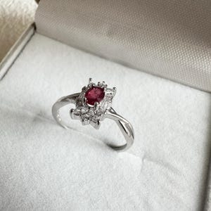 Anillo llamativo de rubí, anillo de rubí de 0,45 ct con diseño de espejo, banda delgada y delicada, joyería fina elegante para el día a día, regalo de aniversario imagen 5