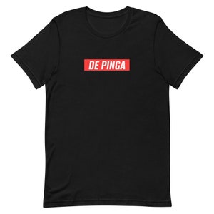 May include: Black t-shirt with a red rectangular box containing the white text "DE PINGA". The shirt is a short-sleeved crew neck style.