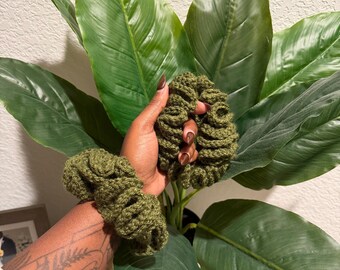 Crochet Ruffle Scrunchie (Crochetlets)