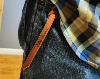personalized saddle string keychain with name and traditional tie.