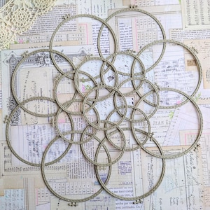 Cadres de broderie prédécoupés - Lot de 16 - Scrapbooking - Cadres prédécoupés - Fabrication de cartes - Journalisation indésirable - Découpes - Journalisation créative