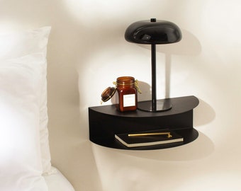 Mesita de noche flotante de metal moderna con estante, elegante mesita de noche montada en la pared, estantería de metal minimalista para decoración de dormitorio