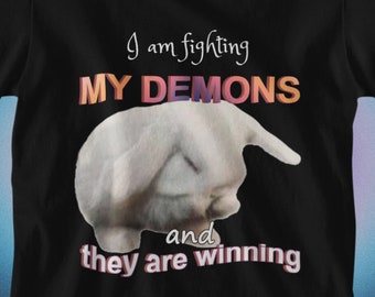 Ich kämpfe gegen meine Dämonen und sie gewinnen T-Shirt, lustiges Meme Shirt, lustiges Häschen-T-Shirt, buchstäblich ich, süßes Häschen, dummes Dank Meme Shirt