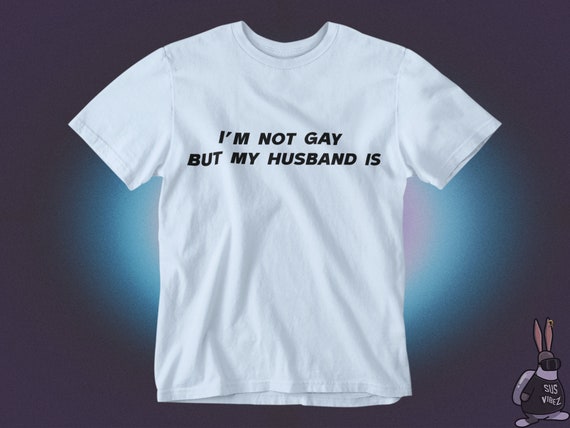 私はゲイではありませんが、夫はゲイです。ミームTシャツ、皮肉なLGBTT 