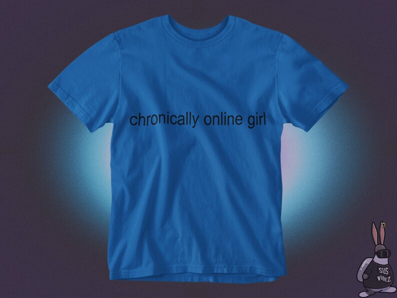 Rolig T-shirt för tjejer med kroniskt online-tema, sarkastisk ironisk grafisk humor, Gen Z-tröja, alt-tumblr, viral, unisex Royal
