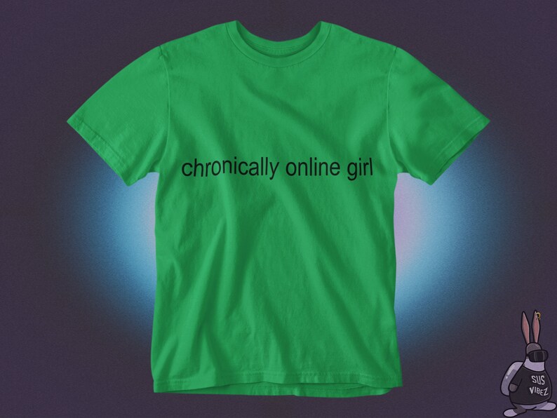 Rolig T-shirt för tjejer med kroniskt online-tema, sarkastisk ironisk grafisk humor, Gen Z-tröja, alt-tumblr, viral, unisex Irish Green