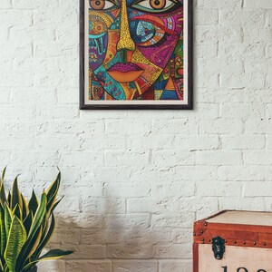 K&ouml;nnte beinhalten: Ein gerahmter abstrakter Kunstdruck mit einem farbenfrohen, stilisierten Gesicht mit geometrischen Mustern und kr&auml;ftigen Linien. Das Gesicht ist eine Mischung aus Gelb, Orange, Rot, Blau, Gr&uuml;n und Lila.