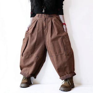 Pantalones de trabajo vintage lavados / Vaqueros de tiro alto con vuelo, estilo cargo teñido artesanalmente