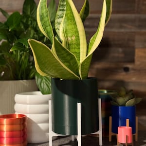 Classic Planter w/ Drip Tray and Stand