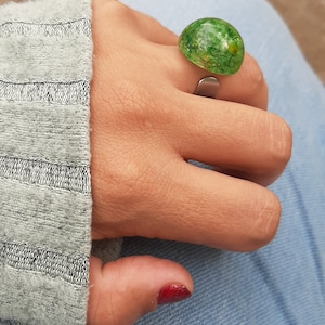 Green resin ring with real petals, botanical jewelry, adjustable handmade ring, unique floral gift for her