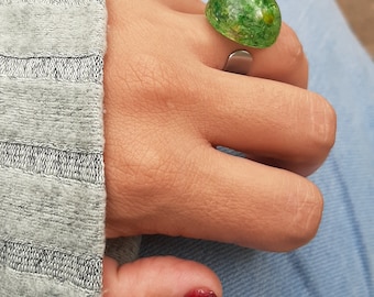 Green resin ring with real petals, botanical jewelry, adjustable handmade ring, unique floral gift for her