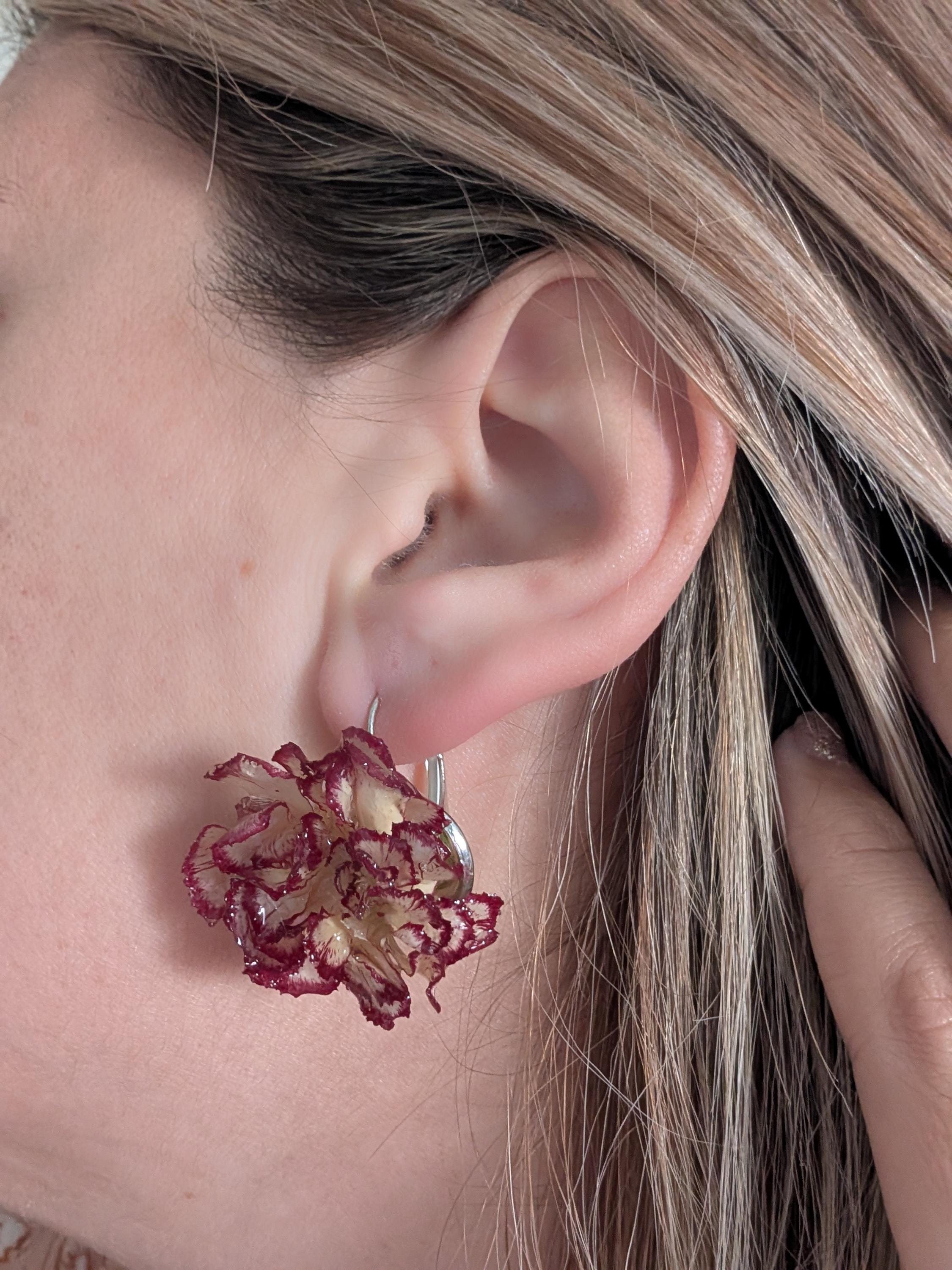 Boucles D'oreilles Argentées Fleur Rouge - Clous 15 Mm - Style Fantaisie Chic