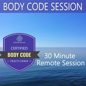 Könnte beinhalten: Eine blaue und weiße Grafik mit dem Text "BODY CODE SESSION" oben. Ein violetter Schild mit dem Text "DISCOVER HEALING" und "CERTIFIED BODY CODE PRACTITIONER" befindet sich in der Mitte des Bildes. Der Text "30 Minute Remote Session" befindet sich unter dem Schild. Der Hintergrund ist ein blauer Himmel und ein Meer.