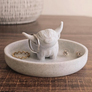 3D Printed Highland Cow Ring Holder: Farmhouse Jewelry Tray