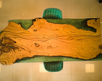 Mesa de comedor rellena de resina de madera de castaño de una pieza
