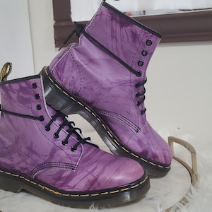 Vintage Pair of Womens DR. Martens Purple with Paint Stroke Accents Leather Boots in size UK 7 US 9 England Rare Like New Condition image 1