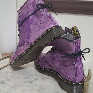 Vintage Pair of Womens DR. Martens Purple with Paint Stroke Accents Leather Boots in size UK 7 US 9 England Rare Like New Condition image 3